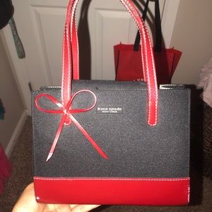 Kate spade hand purse NEVER BEEN USED!